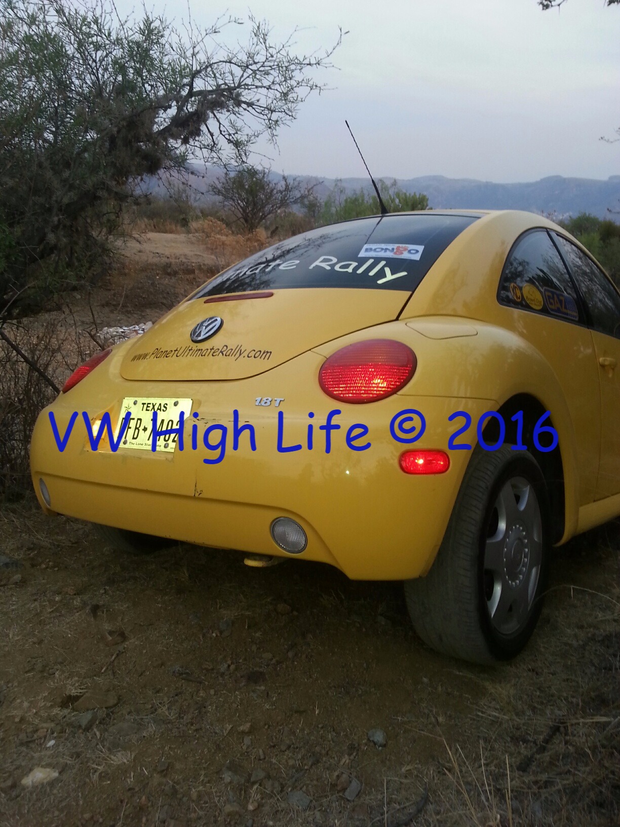 VW Beetle conduciendo en terraceria con la nueva suspension VW High Life Stage 1 kit en Mexico